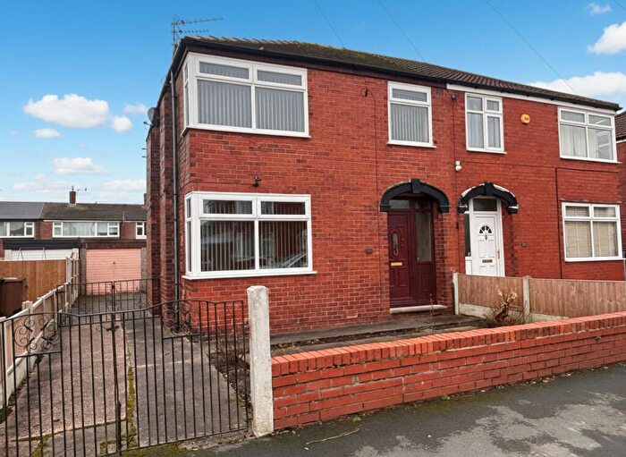 3 Bedroom Semi Detached House For Sale In Warwick Avenue, Swinton, M27