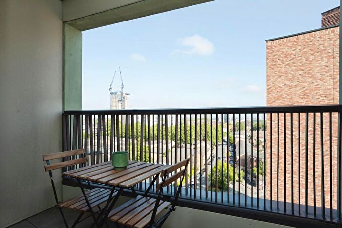 2 Bedroom Flat For Sale In Dipper Drive, London, E3
