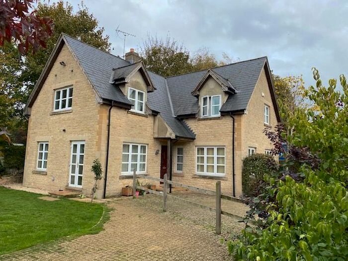 4 Bedroom Detached House For Sale In Langston Close, Chipping Norton, Oxfordshire OX7