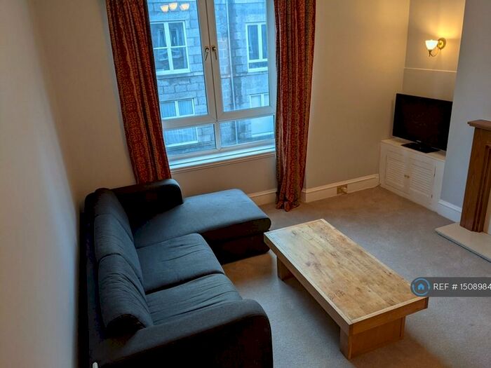 2 Bedroom Flat To Rent In Hollybank Place, Aberdeen, AB10