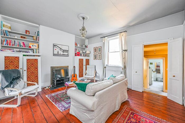 1 Bedroom Flat To Rent In Queenstown Road, Diamond Conservation Area, London, SW8