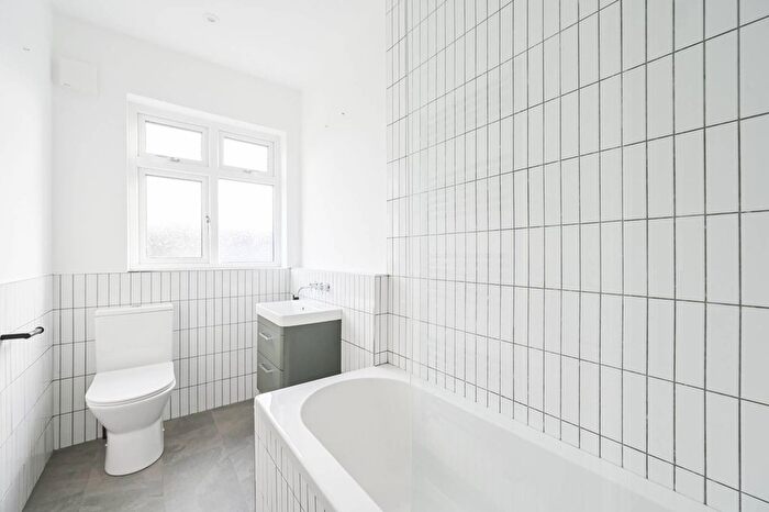 2 Bedroom Terraced House To Rent In Beresford Road, Walthamstow, London, E17