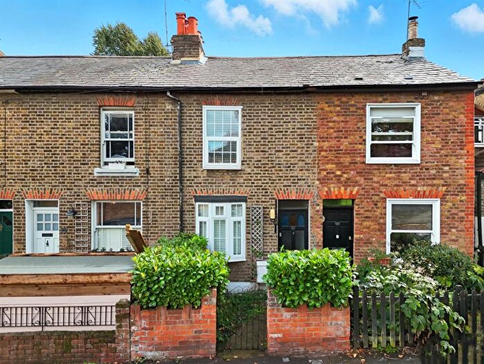 2 Bedroom House For Sale In Forest Road, Leytonstone, E11
