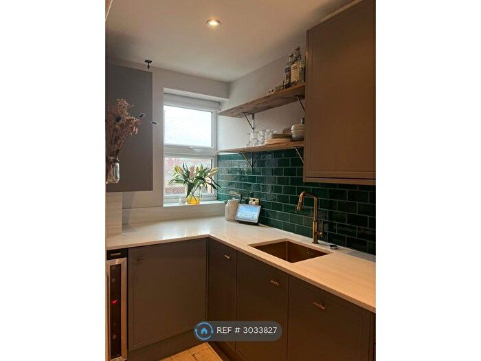 2 Bedroom Flat To Rent In Hackney Road, London, E2
