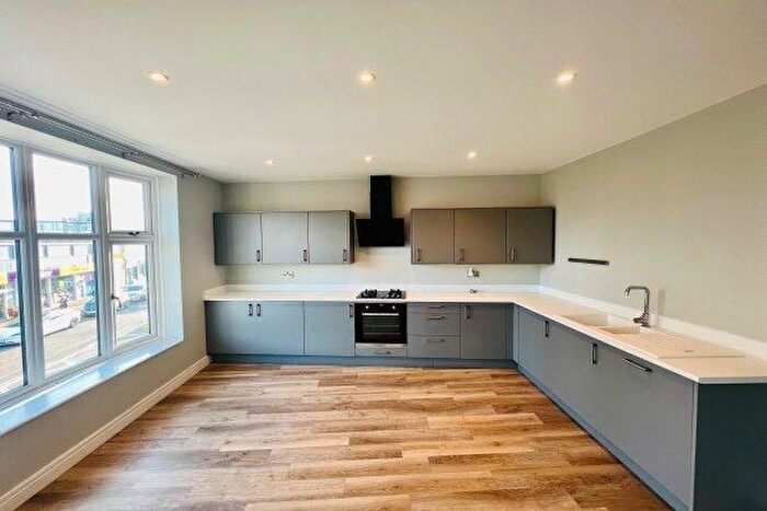 2 Bedroom Flat To Rent In Torquay Road, Paignton, TQ3