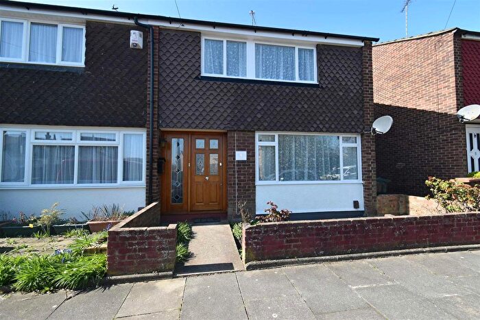 3 Bedroom Property To Rent In Cairns Close, Dartford, DA1