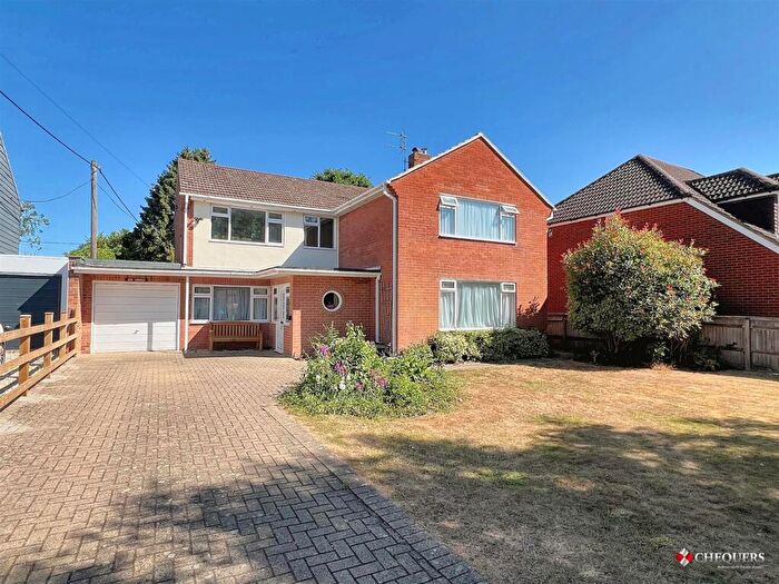 4 Bedroom Link Detached House For Sale In Bramley Road, Pamber End, RG26