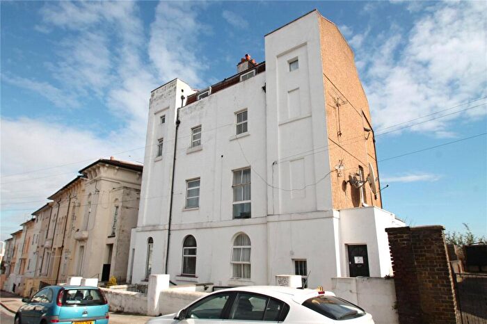 1 Bedroom Flat For Sale In Pier Road, Northfleet, Kent, DA11