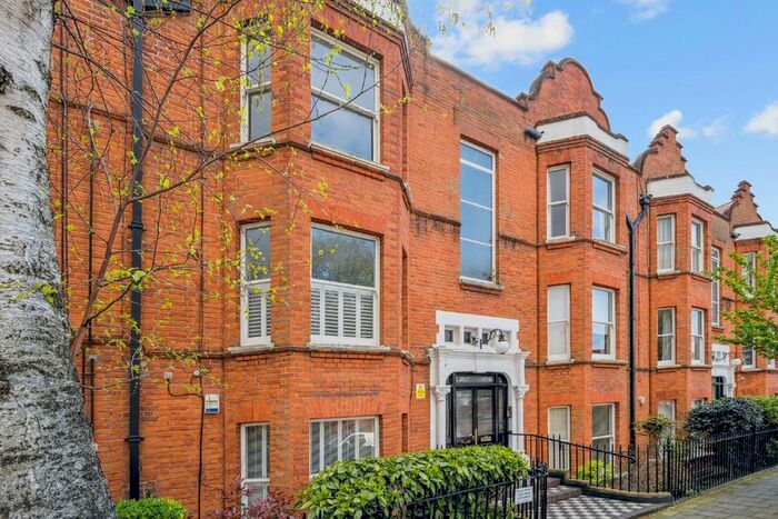 3 Bedroom Flat To Rent In Flanders Road, London, W4