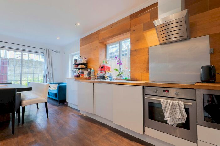 6 Bedroom Town House To Rent In Margravine Gardens, West Kensington, London, W6
