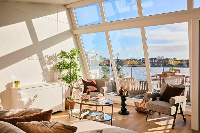 2 Bedroom Houseboat To Rent In Cheyne Walk, Chelsea, SW10