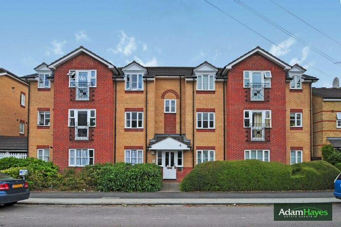 2 Bedroom Apartment To Rent In Vine Lodge, Hutton Grove, N12