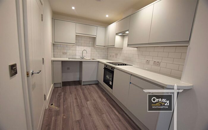 1 Bedroom Flat To Rent In |Ref: |, Chiltern House, College Place, Southampton, SO15