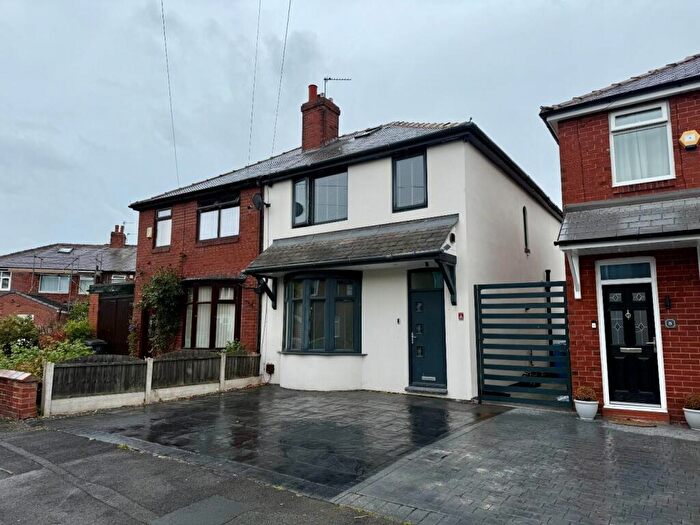 3 Bedroom Semi-Detached House For Sale In Kew Road, Failsworth, Manchester, M35