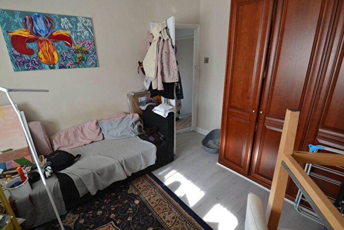 1 Bedroom Semi-Detached House To Rent In Langdale Gardens, Perivale, UB6