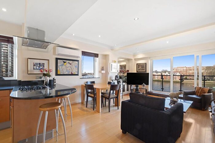 2 Bedroom Flat For Sale In Elm Quay Court, Nine Elms, SW8