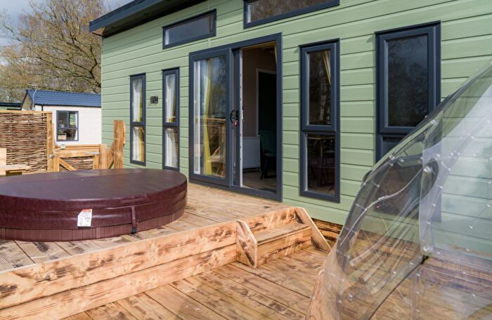 2 Bedroom Lodge For Sale In Two Bed Woodlakes Lux Oasis, Woodlakes Park, Kings Lynn, Norfolk, PE34