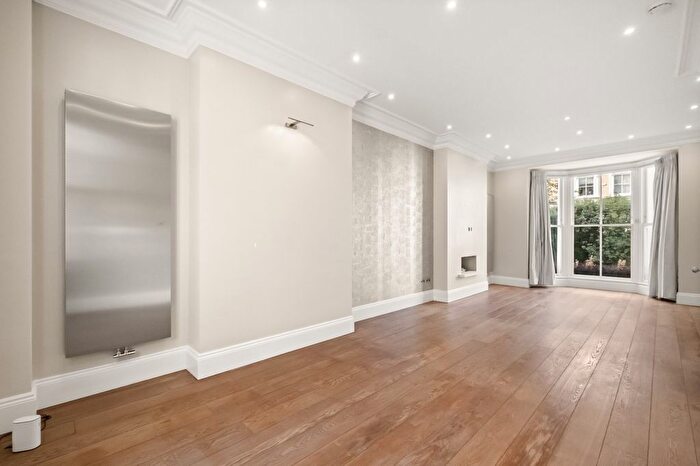 4 Bedroom Terraced House To Rent In Warwick Gardens, Kensington, W14