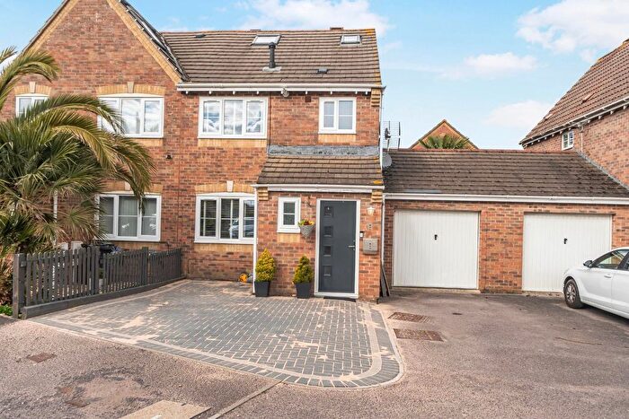 4 Bedroom Semi Detached House For Sale In Camelia Close, Havant, PO9