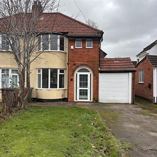 3 Bedroom Semi Detached House To Rent In Charingworth Road, Solihull, B92