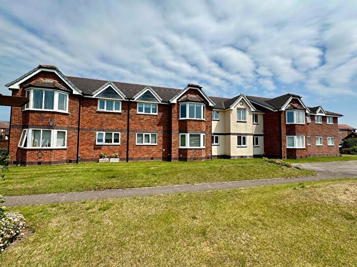 2 Bedroom Flat For Sale In Dawlish Lodge, Clifton Drive North, Lytham St. Annes, FY8