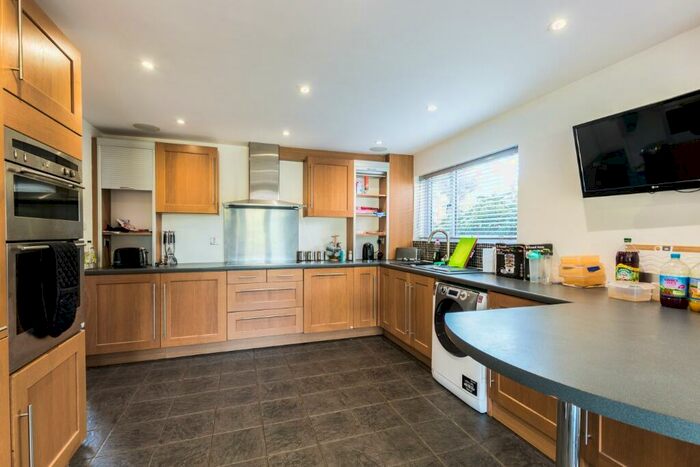 4 Bedroom Detached House To Rent In Cheviot Close, Newbury, RG14