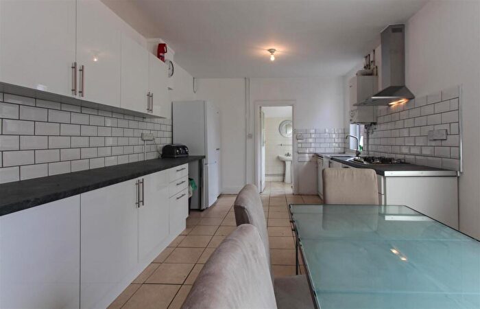 6 Bedroom Private Hall To Rent In Lochaber Street, Roath Park, CF24