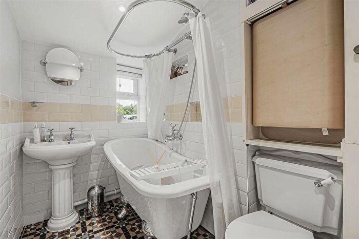 2 Bedroom Detached House For Sale In Church Street, Ware, SG12