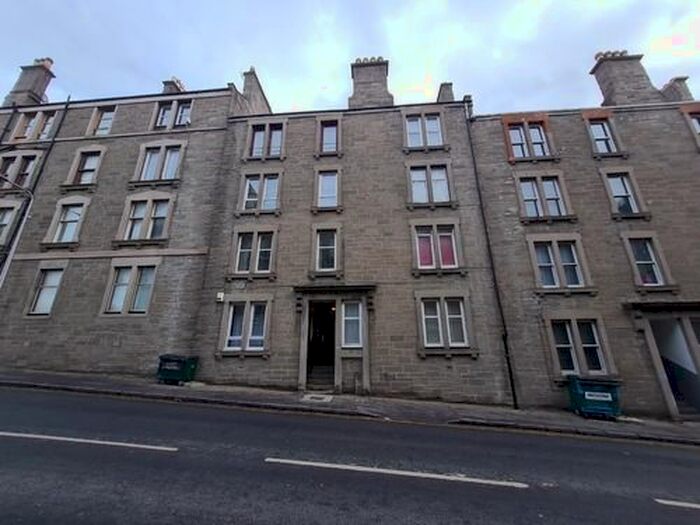 2 Bedroom Flat To Rent In Provost Road, Dundee, DD3