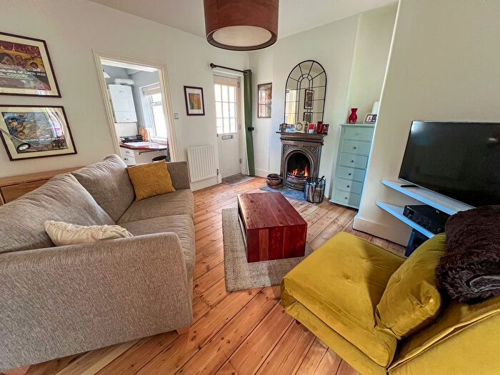 1 Bedroom Flat For Sale In Hurst Road, West Molesey, KT8