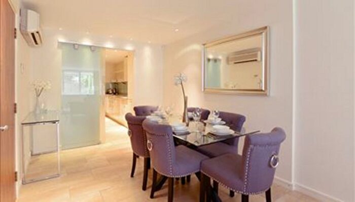 2 Bedroom Flat To Rent In Imperial House, Kensington, W8