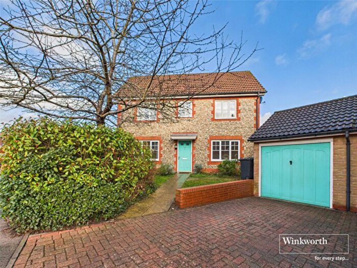 3 Bedroom Semi Detached House For Sale In Claremont Crescent, Newbury, Berkshire, RG14