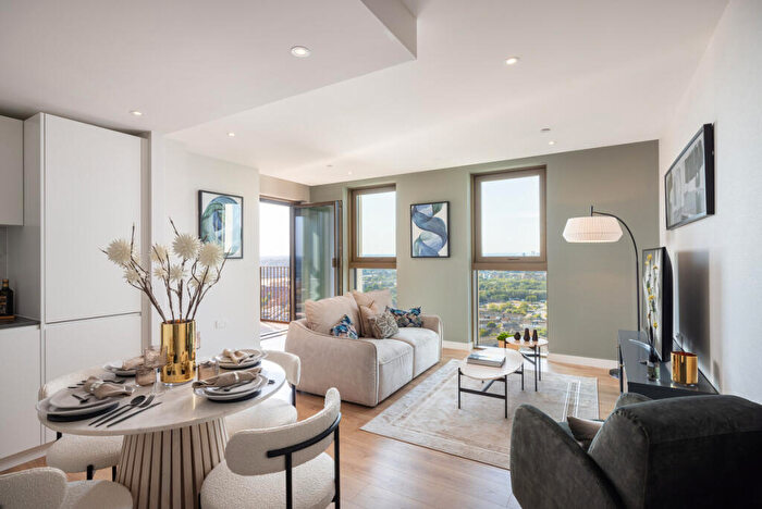 1 Bedroom Apartment To Rent In One Thames Quay, London, E14