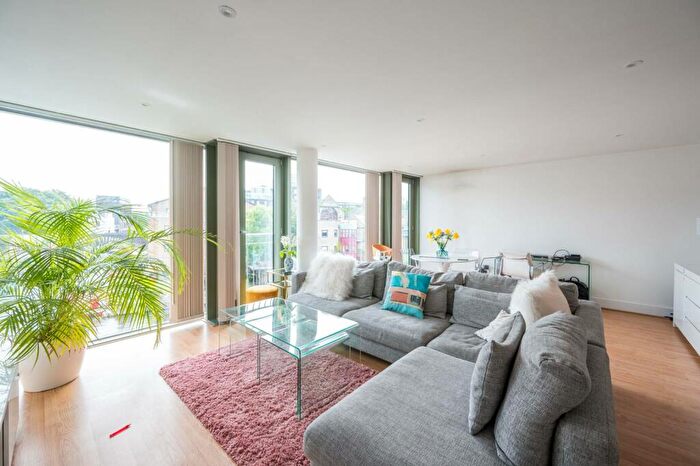 2 Bedroom Flat For Sale In Graham Street, Angel, London, N1