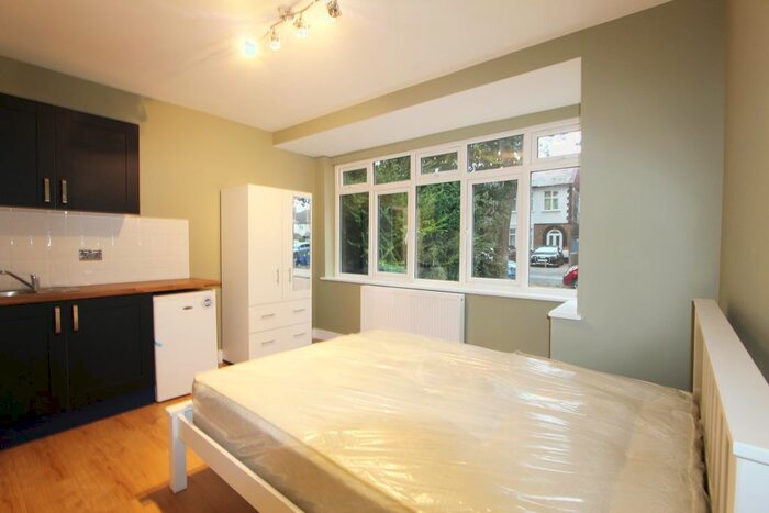 Studio To Rent In Cedars Road, Croydon, CR0