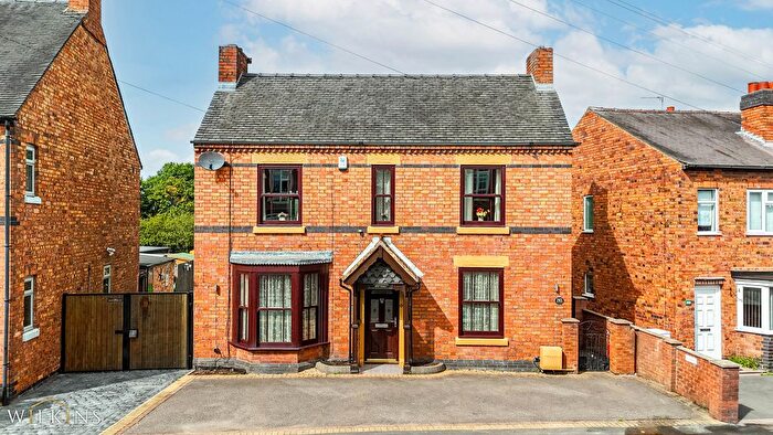 3 Bedroom Detached House For Sale In Tamworth Road, Amington, Tamworth, Staffordshire, B77