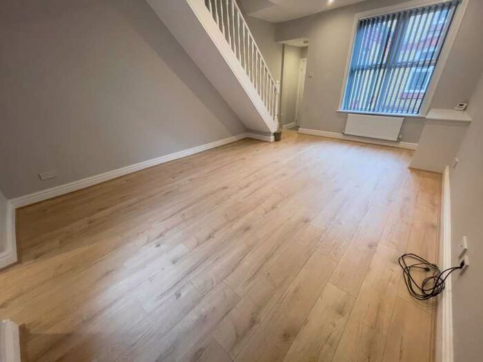 2 Bedroom Flat To Rent In Leda Grove, L17 8xl,