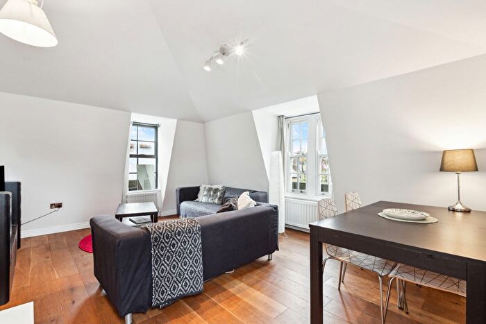 3 Bedroom Flat To Rent In Chapel Yard, Wandsworth Park, SW18