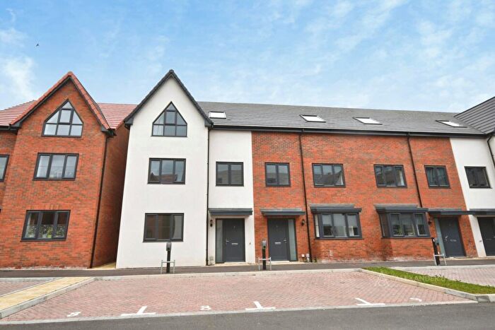 4 Bedroom Semi-Detached House To Rent In Francis Avenue, Aylesbury, Buckinghamshire, HP21