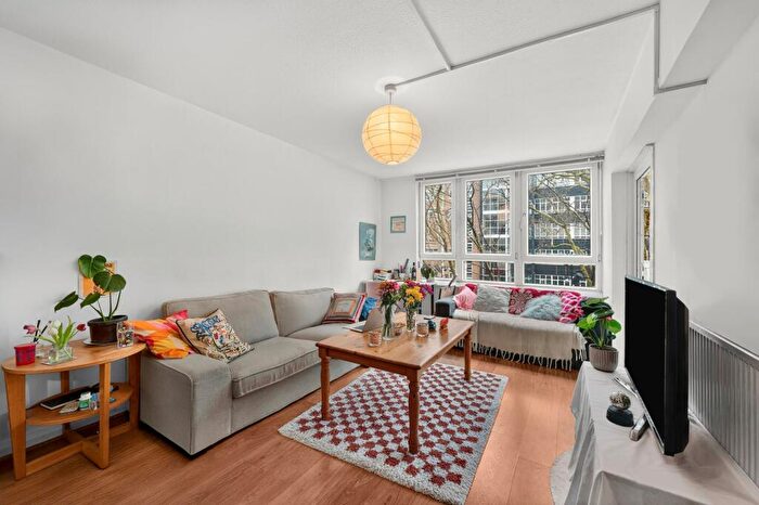 3 Bedroom Flat For Sale In Newland Court, Old Street, EC1V