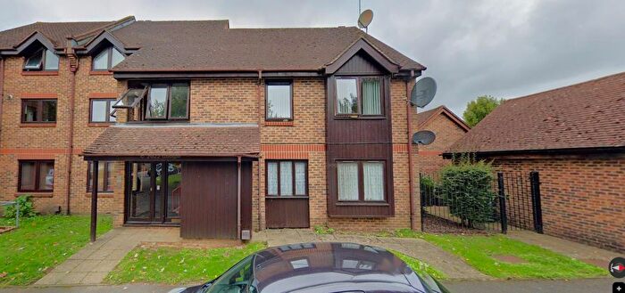 2 Bedroom Flat For Sale In Langtons Meadow, Farnham Common, Slough, SL2