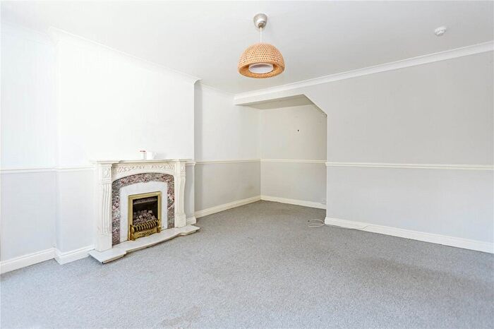 2 Bedroom Apartment To Rent In Queens Parade, City Centre, Bristol, BS1