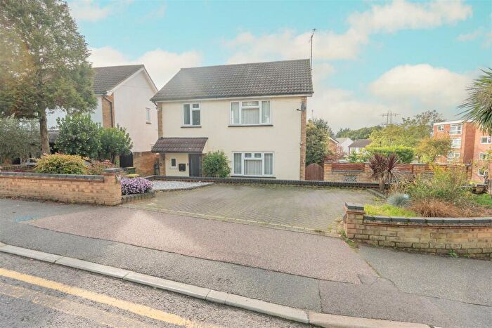 3 Bedroom Detached House For Sale In Love Lane, Rayleigh, SS6