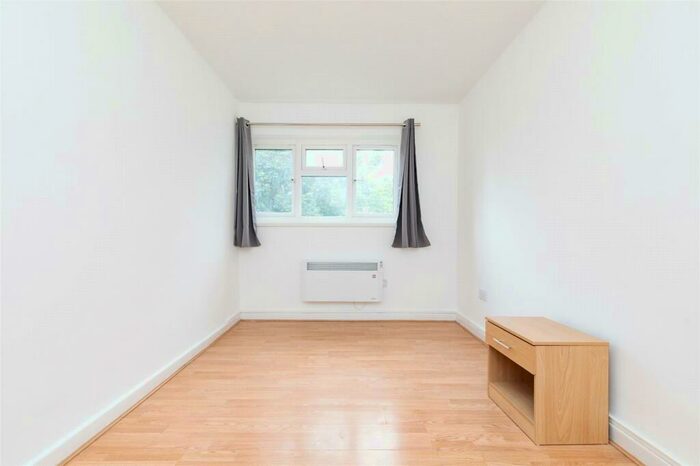 3 Bedroom Flat To Rent In Wenlock Court, New North Road, N1