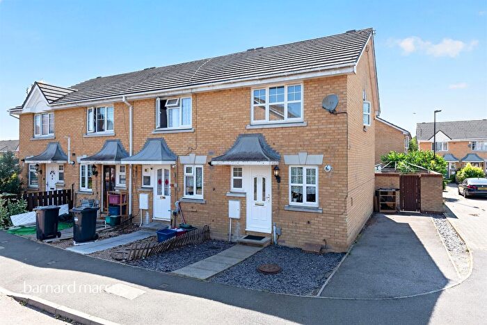 2 Bedroom End Of Terrace House For Sale In Nine Elms Close, Feltham, TW14
