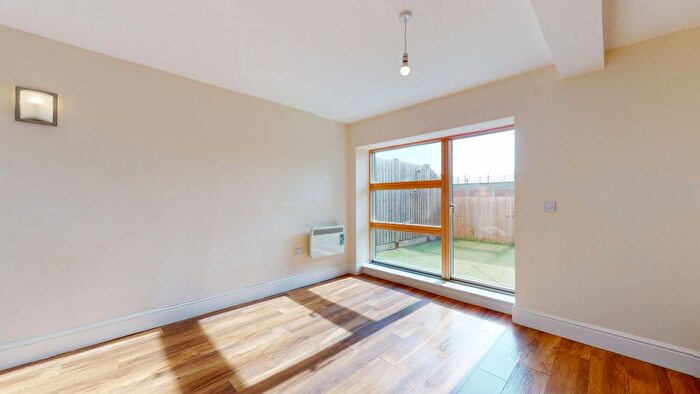 2 Bedroom Flat To Rent In Chingford Mount Road, London, E4