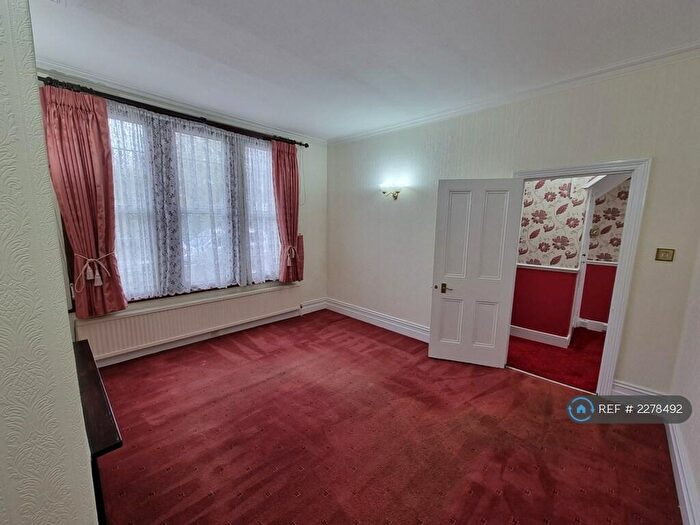 2 Bedroom Maisonette To Rent In Holmleigh Road, London, N16