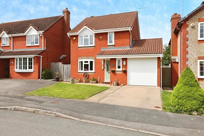 3 Bedroom Detached House For Sale In Kingfisher Drive, Durrington, Salisbury, SP4