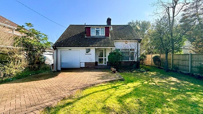 3 Bedroom Detached House For Sale In Cottagers Lane, Hordle, Lymington, SO41
