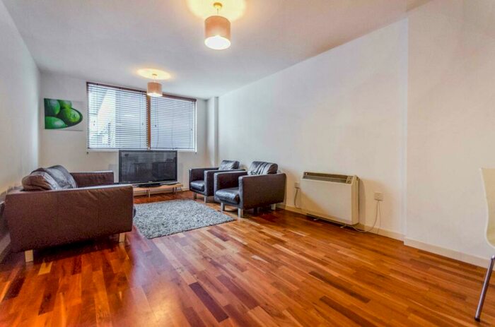 2 Bedroom Flat To Rent In Gainsborough Studios, Islington, London, N1